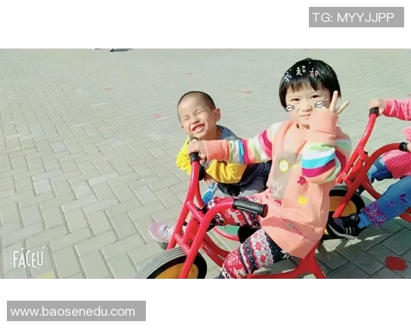 足球明星与小球童的搞笑互动瞬间引发全场欢笑与温馨时刻 足球明星与小球童的搞笑互动瞬间引发全场欢笑与温馨时刻